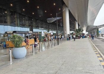 Muskuraiye! Even the British are falling in love with Lucknow Airport