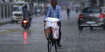 Lucknow braces for a stormy weekend: Thunder, hail, and 60km/h gusts on the way